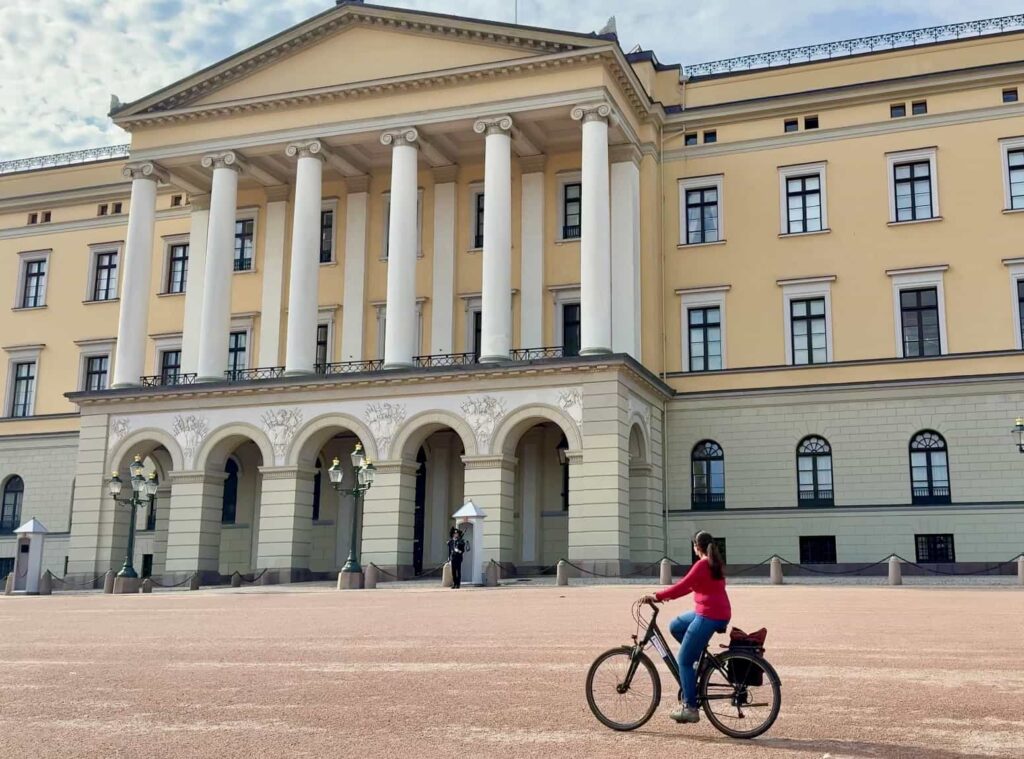 Oslo Royal Palace on a bike tour